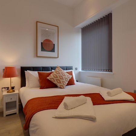La Casa Suites Slough Extérieur photo