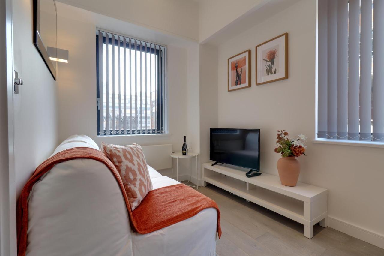 La Casa Suites Slough Extérieur photo