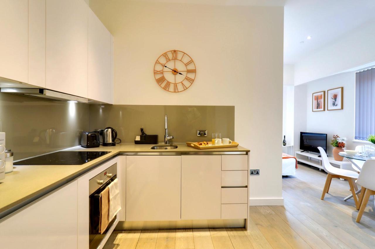 La Casa Suites Slough Extérieur photo