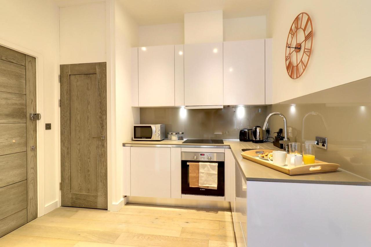 La Casa Suites Slough Extérieur photo